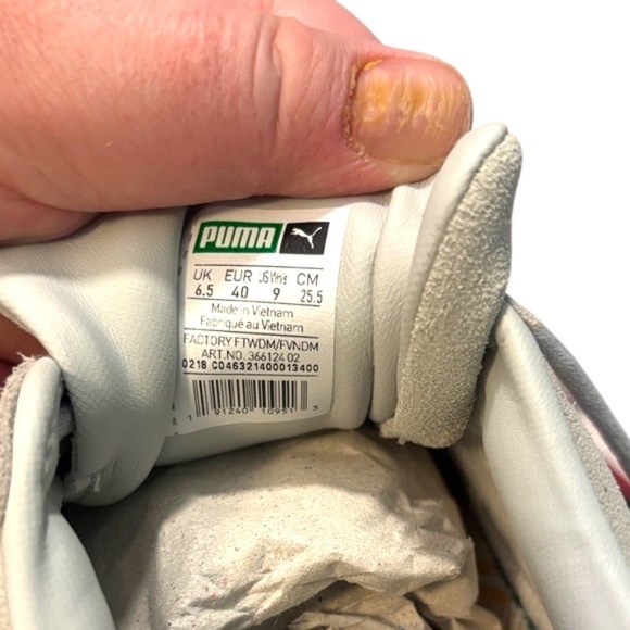 NWOT-Puma Women's Suede Classic Embroidered Floral Sneakers in Grey/White - Picture 2 of 15